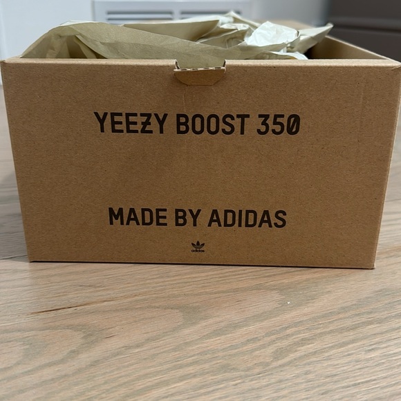 Yeezy boost 350 V2 US size 9 UK size 8 1/2 - Picture 6 of 8